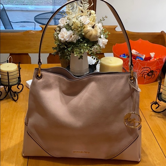Michael Kors Large Light Pink Suede Purse. - Picture 1 of 4